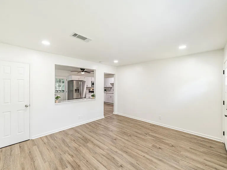 2627 Thornhill Rd NW — Photo 42