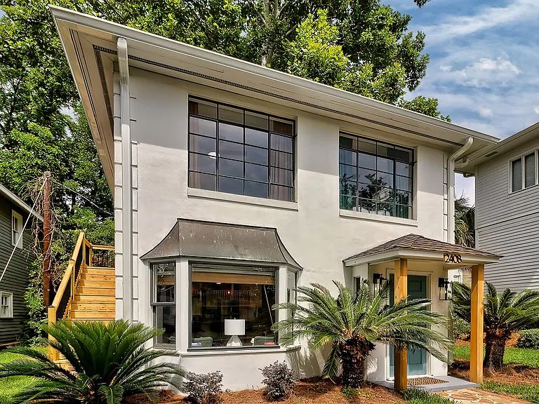 2408 Lincoln St — Photo 4