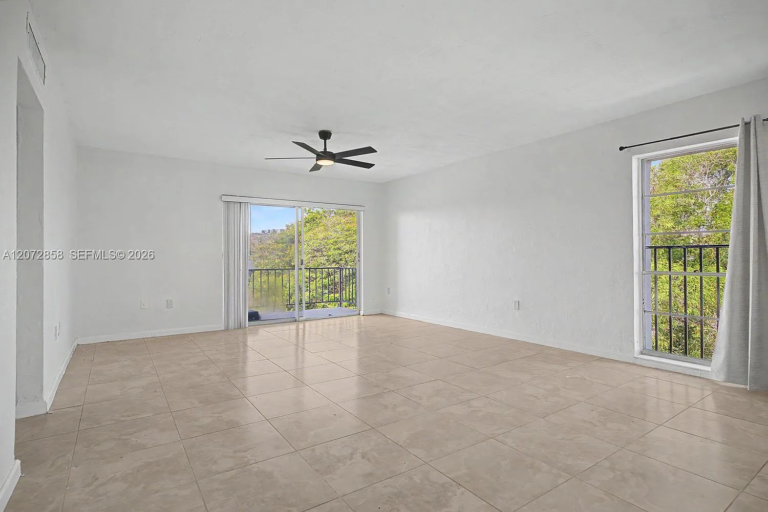 Dadeland Grove Condo — Photo 2