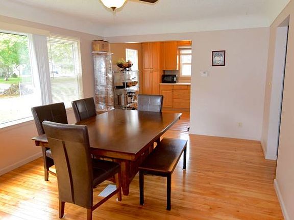 Large dining room perfect for larger gatherings