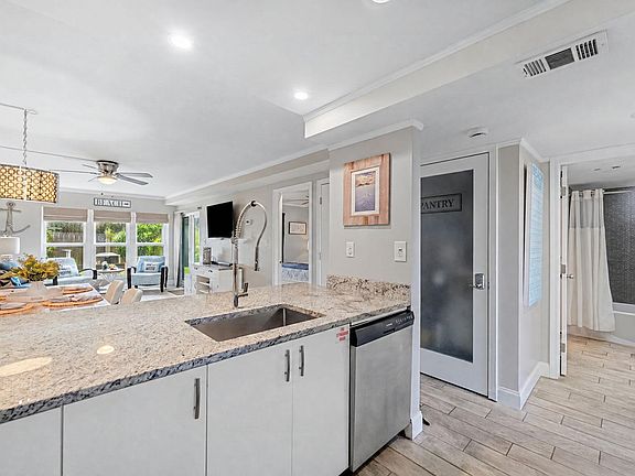 5th image of 770 Sundial Ct Unit 104