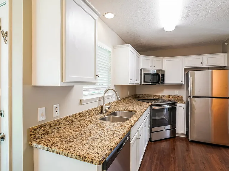 131 E Braxton Ln — Photo 8
