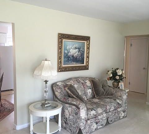 5th image of 272 Roy Ave