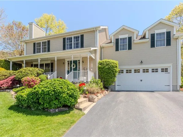 178 Thunder Trl, Cranston, RI 02921