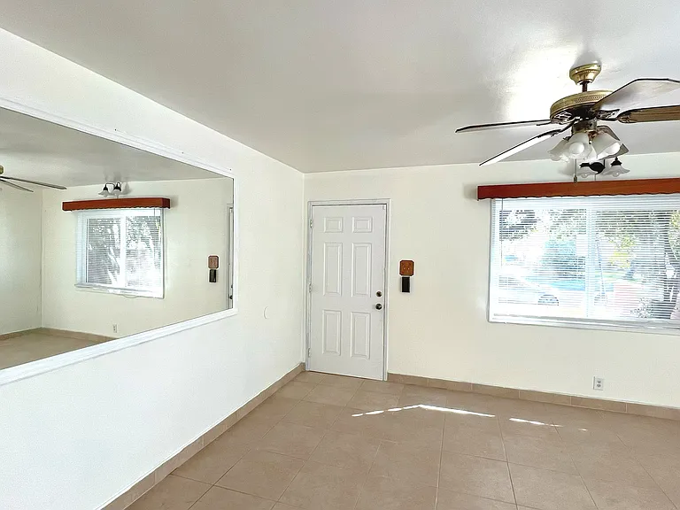9286 Klinedale Ave — Photo 4