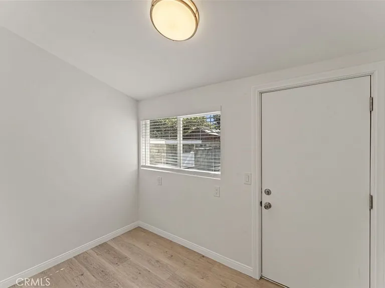 14722 Strathern St — Photo 17