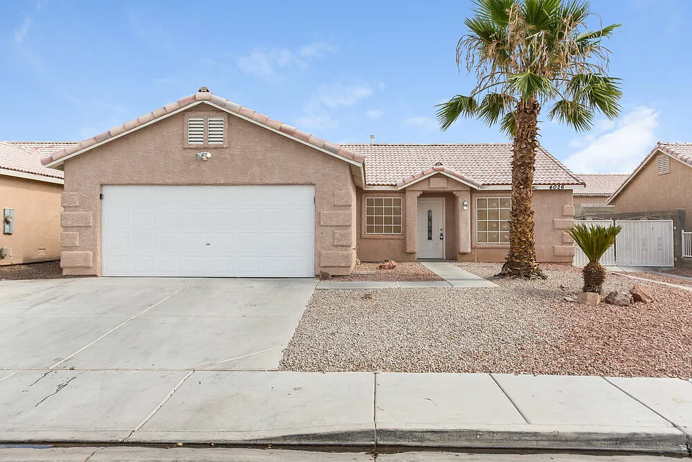 3 bed, 2.0 bath, 1310 sqft, $2,030 — Photo 1