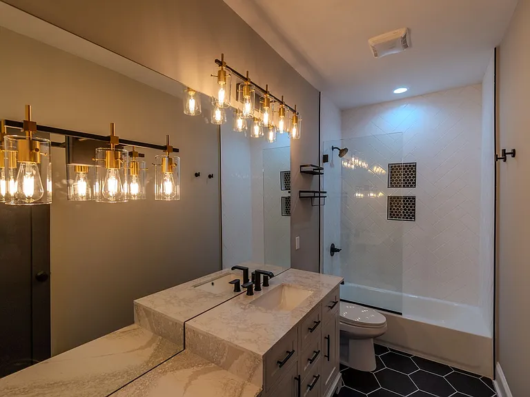 Pf Arg 5400 N. Paulina — Photo 34