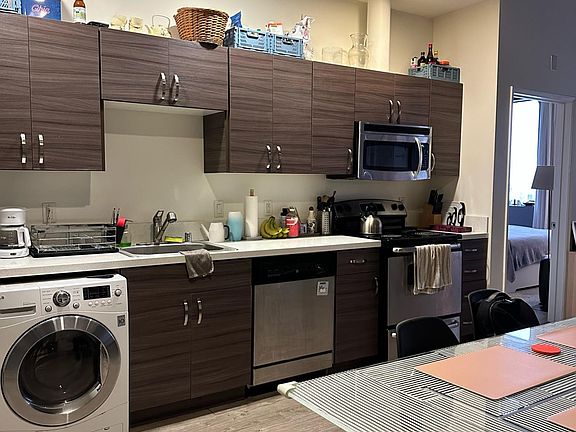 3rd image of 3075 Wilshire Blvd #707