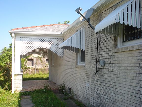 2nd image of 3326 Hamilton St