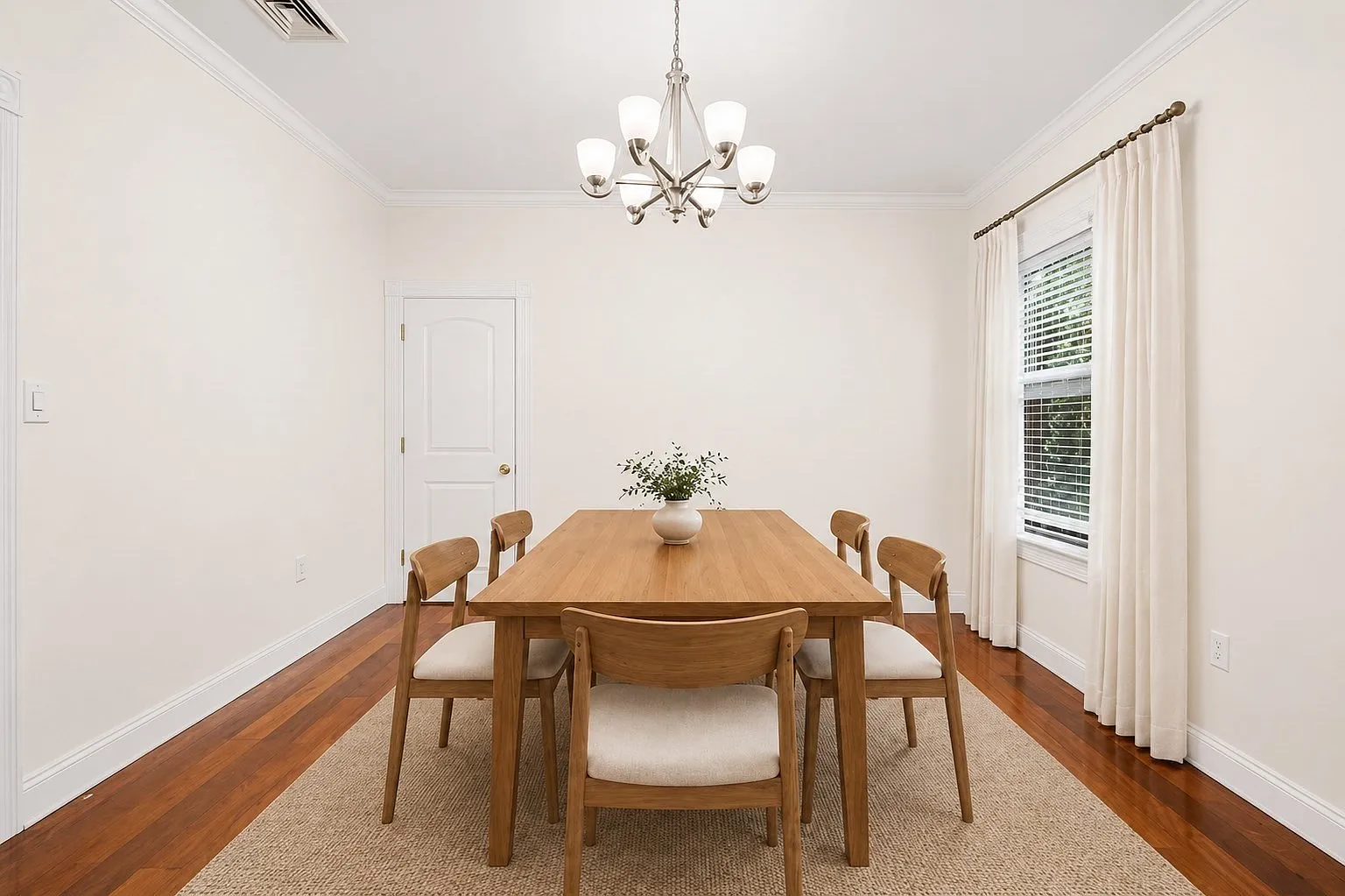3 bed, 1.5 bath, 1254 sqft, $3,500 — Photo 4