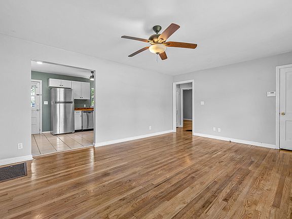 5th image of 5504 Honeysuckle Dr