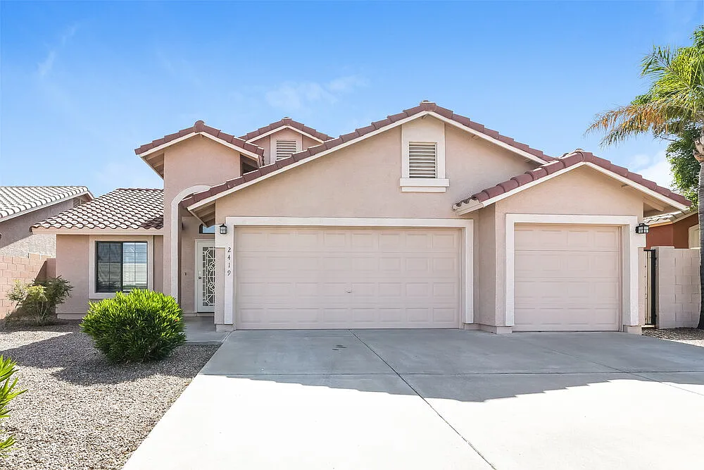 3 bed, 2.0 bath, 1459 sqft, $2,490 — Photo 1