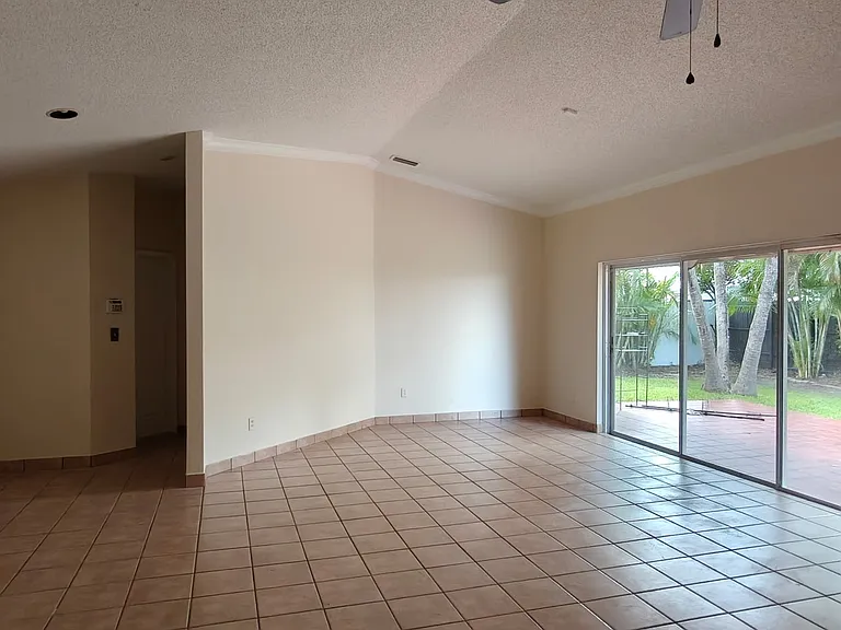 14511 SW 162nd St — Photo 5