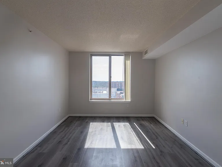2726 Gallows Rd #1011 — Photo 16