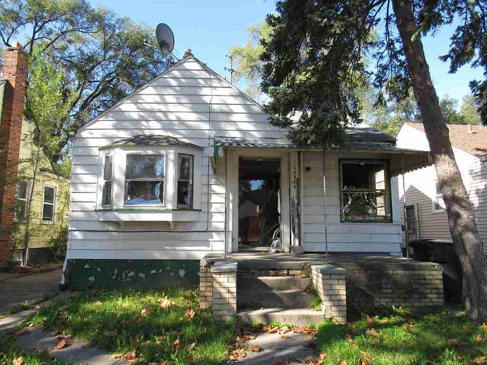 14585 Roselawn