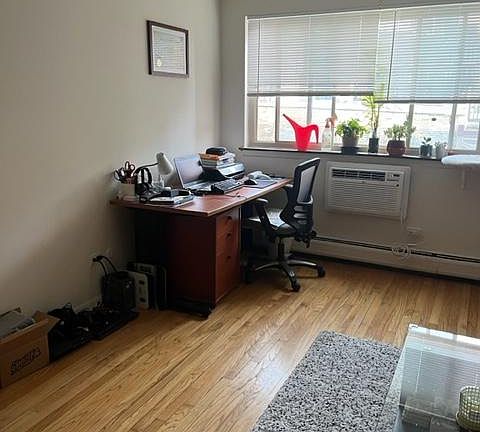 3rd image of 2827 N Cambridge Ave #505
