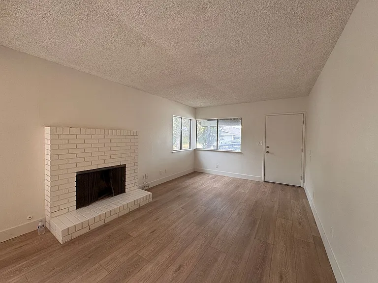 7031 & 7033 Peachtree Avenue — Photo 3
