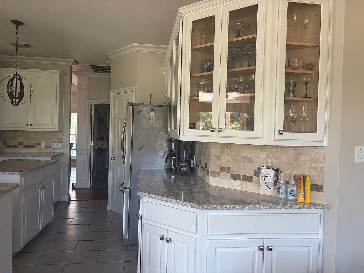 4 bed, 2.5 bath, 2831 sqft, $5,000 — Photo 3