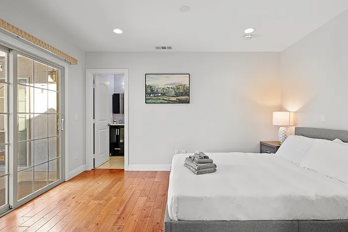 135 Underhill Dr — Photo 38