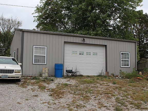 5th image of 614 Baden Ave