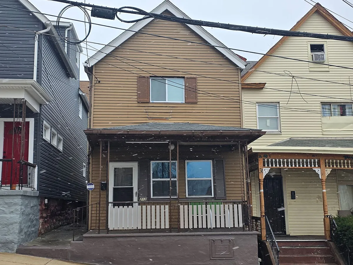 Building Photo - 212 Kenmawr Ave