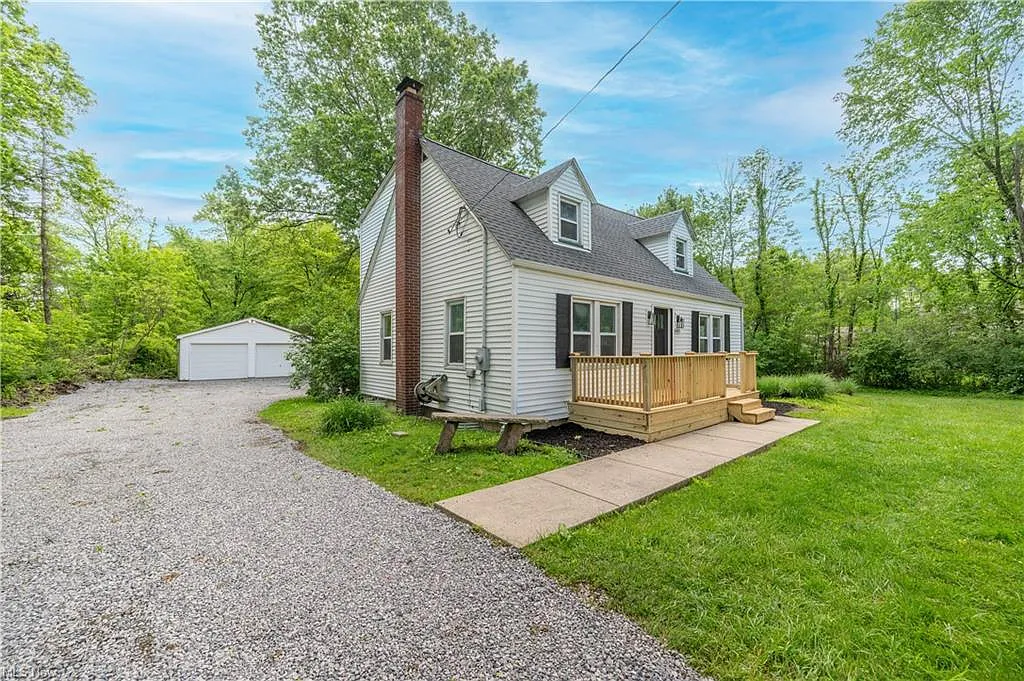 3 bed, 1.5 bath, 1267 sqft, $2,500 — Photo 2