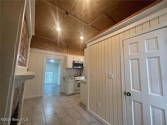 4th image of 2129 Union St APT A