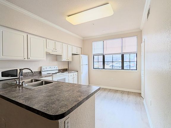 5th image of 911 N Orange Ave APT 129