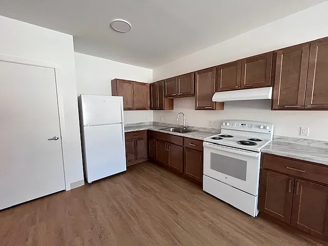Edgewater Village — Photo 4