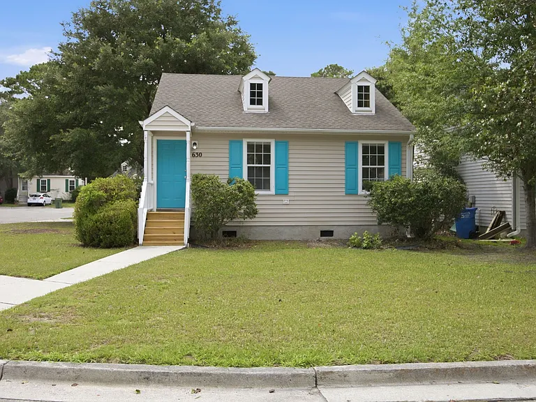 630 Varsity Dr — Photo 28