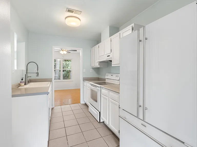 337 Hutton Cir — Photo 7