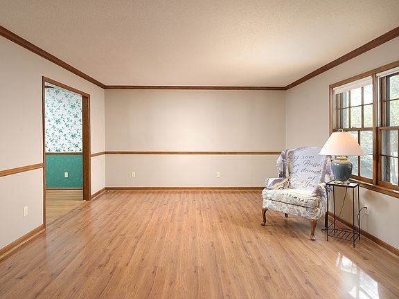 3rd image of 134 Oak Hill Dr