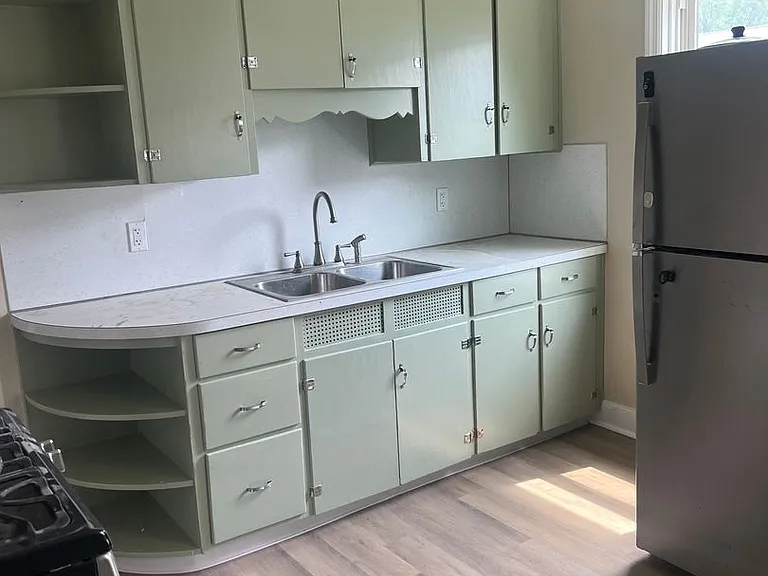262 McKnight St — Photo 2