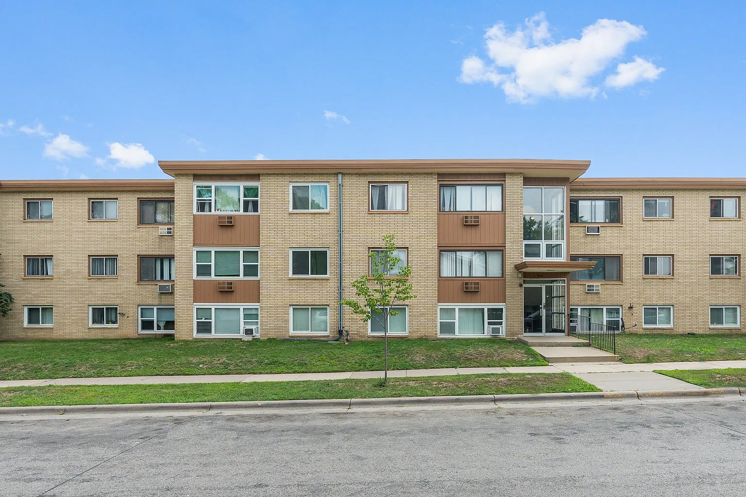 1 bed, 1.0 bath, $995 — Photo 1