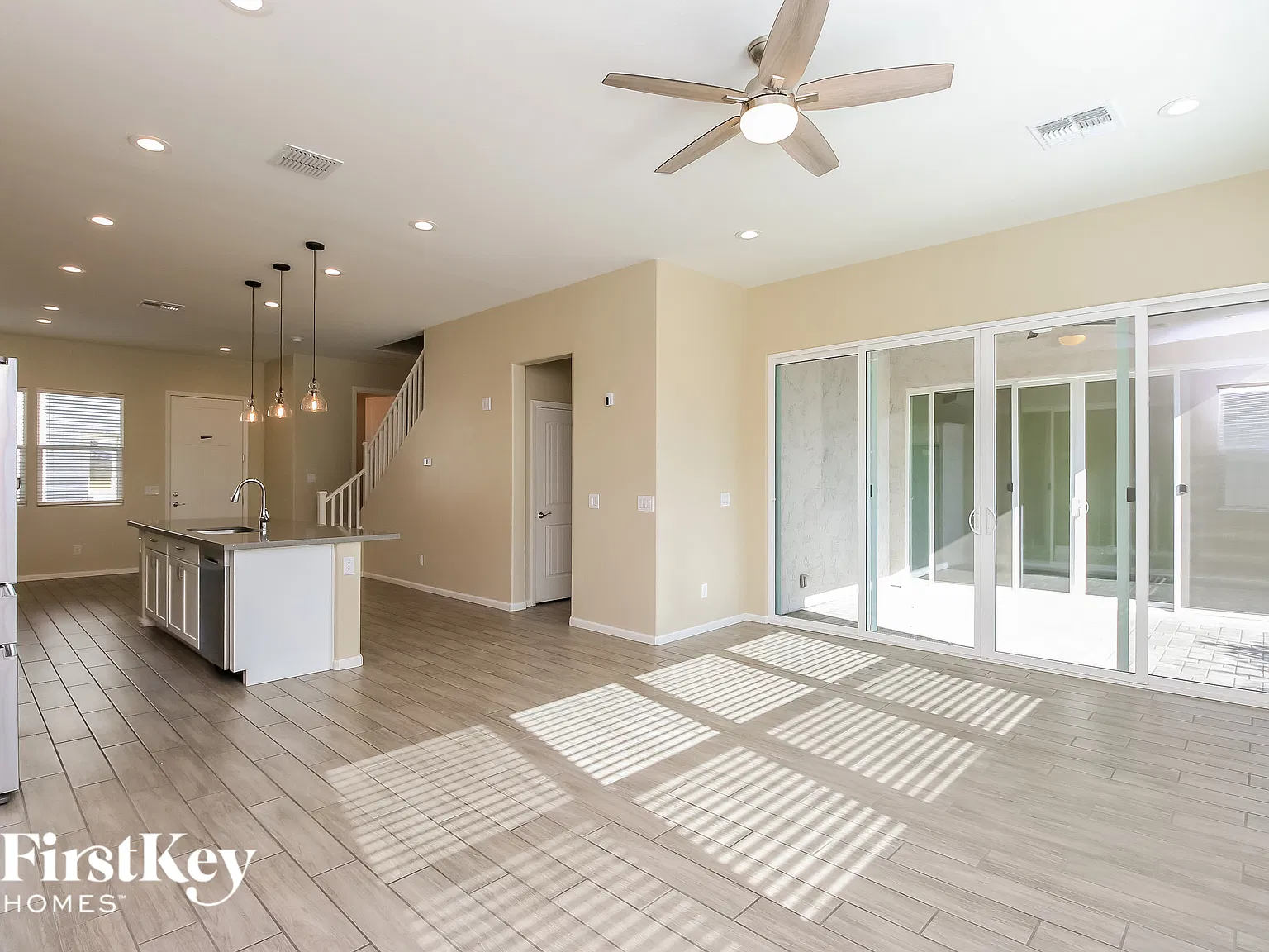 4 bed, 2.5 bath, 1945 sqft, $2,515 — Photo 2