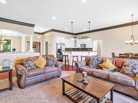 2nd image of 6041 Sleepy Hollow Ln