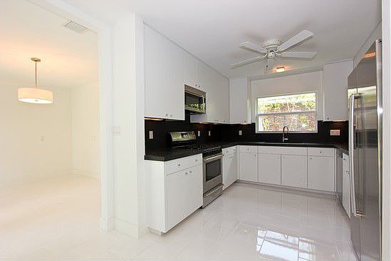 5th image of 3014 N Flagler Dr