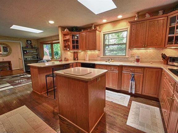 3rd image of 3505 Farm Hill Dr