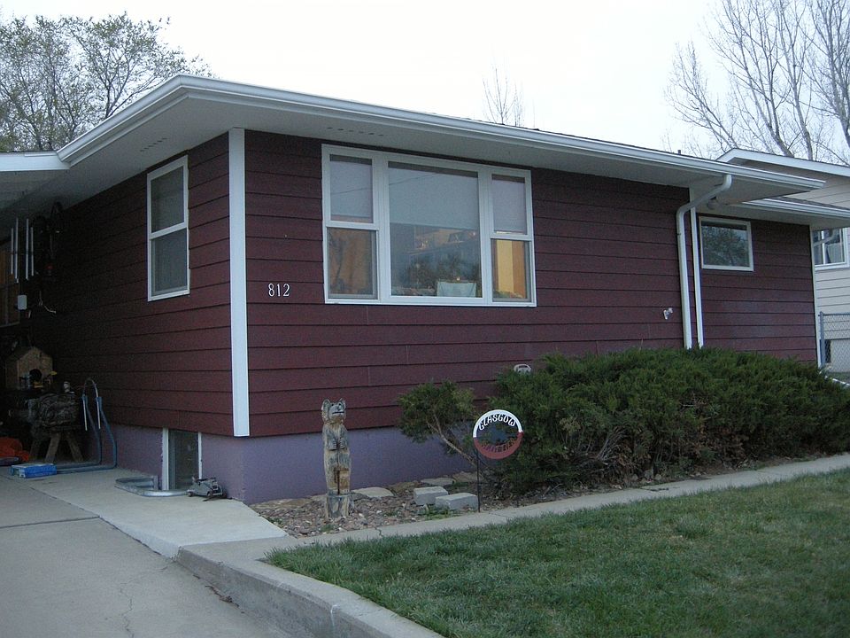1st image of 812 10th Ave N