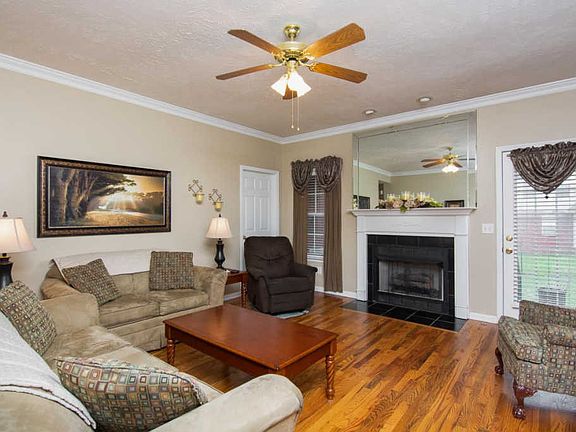 2nd image of 224 Valley Ct