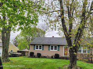 210 Wedgewood Dr, Toms River, NJ 08753