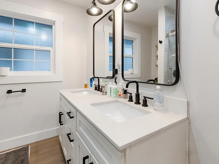 5245 18th Ave NE #B — Photo 11