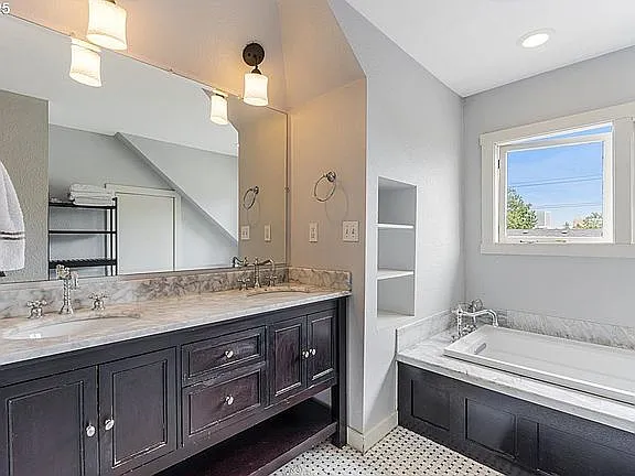3425 S Corbett Ave — Photo 29