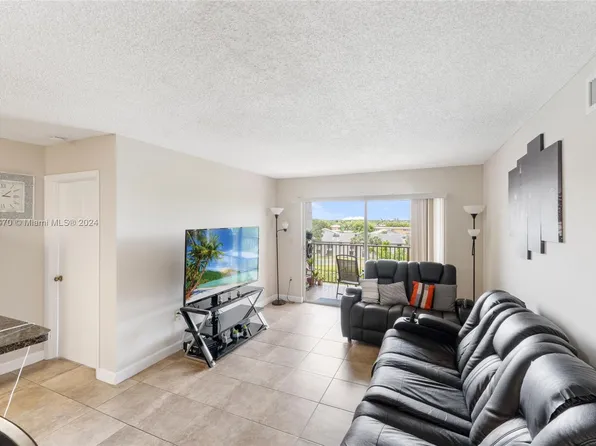 15221 SW 80th St APT 506, Miami, FL 33193