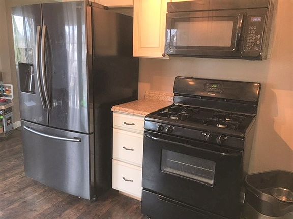 4th image of 1020 3rd St