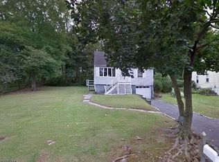 3 Woodlawn Dr, Chatham, NJ 07928