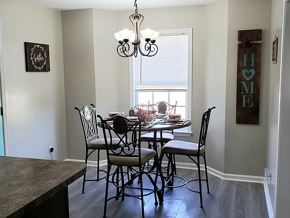 5th image of 555 Fernwood Dr