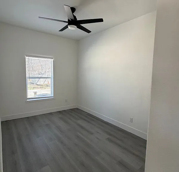 2427 W Southcross Blvd #2 — Photo 11