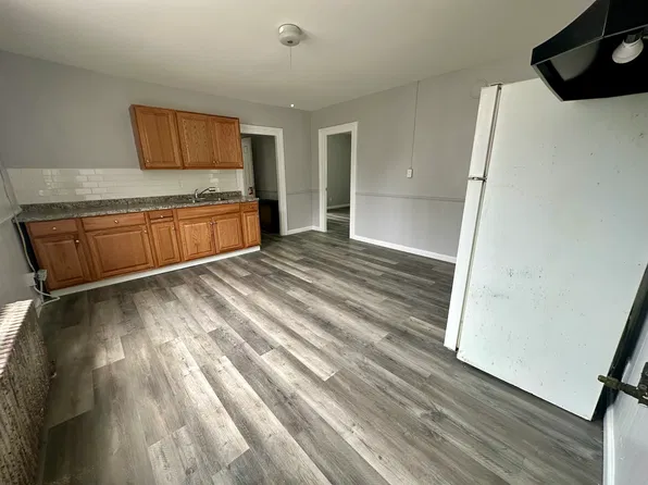 112 Charles St APT 2, Waterbury, CT 06708